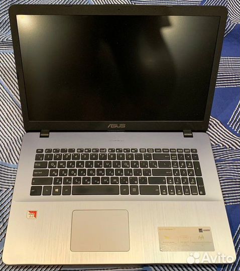 Ноутбук Asus M705B