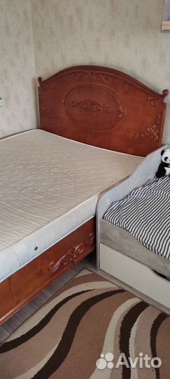 Кровать с матрасом