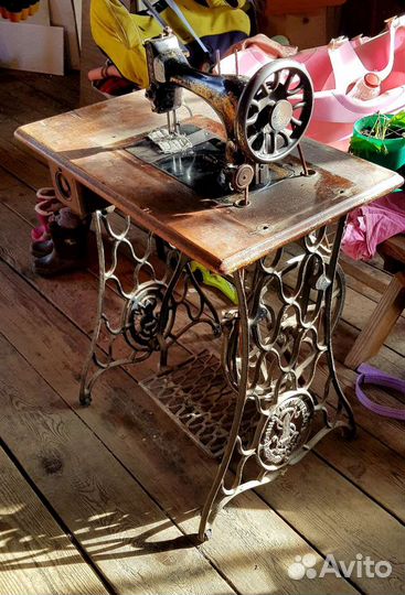 Швейная машинка зингер
