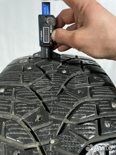 Bridgestone Blizzak Spike-02 235/45 R18