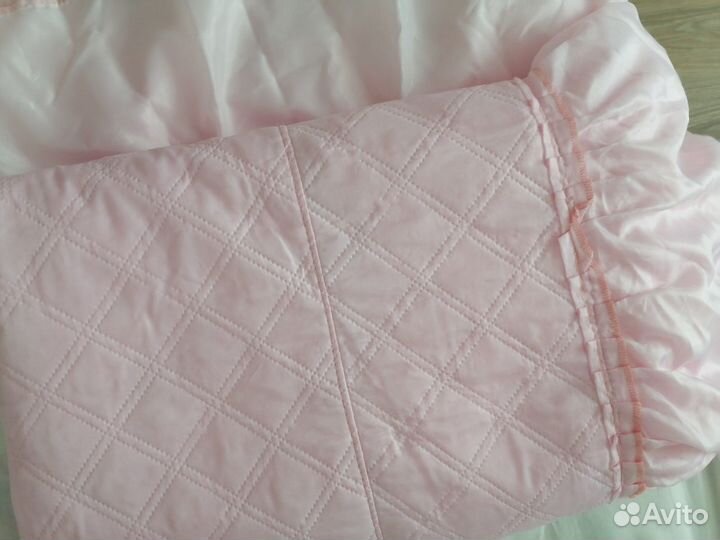 Покрывало на кровать стеганное нейлоновое