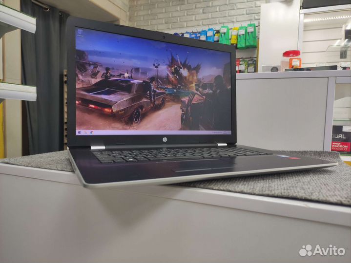 HP HD+ i3-6006U 8GB DDR4 Radeon R530 2GB