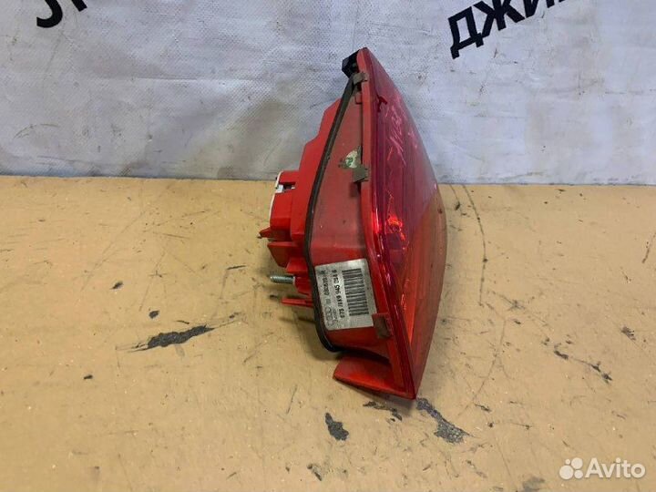 Фонарь правый в крышку багажника audi A4 B8