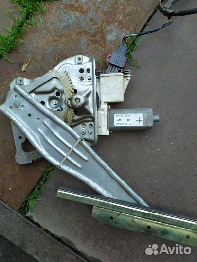 Стеклоподъемник toyota avensis