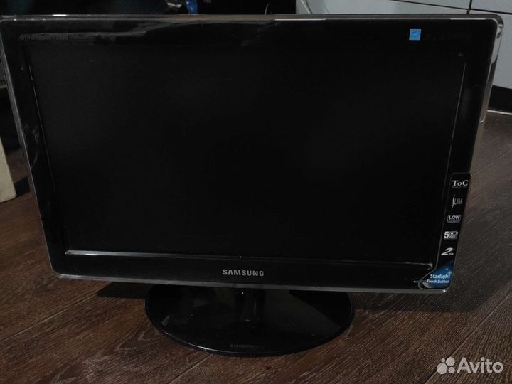 Монитор Samsung SyncMaster P2070