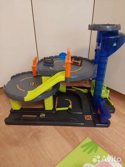 Большая парковка+ гараж elc