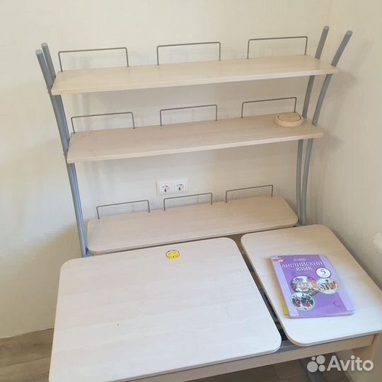 Растущая ортопедическая парта со стулом, и полкой
