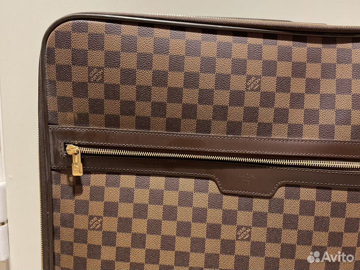Чемодан на колесах Louis Vuitton