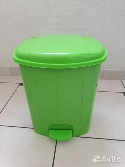 Ведро для мусора, совок и щетка