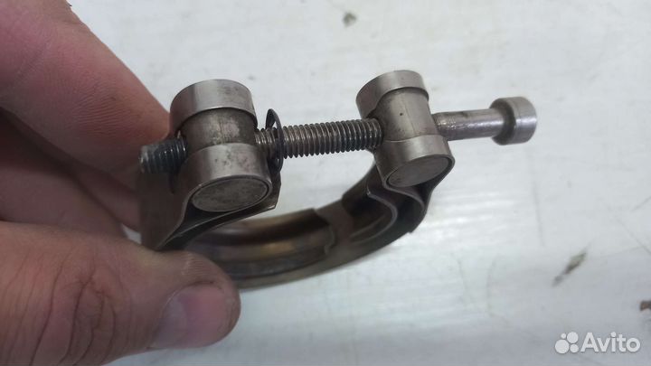 Хомут глушителя Volkswagen Toureg 1