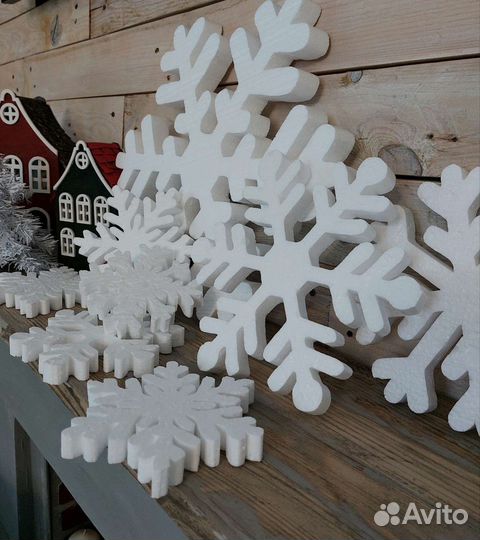 Снежинки из пенопласта