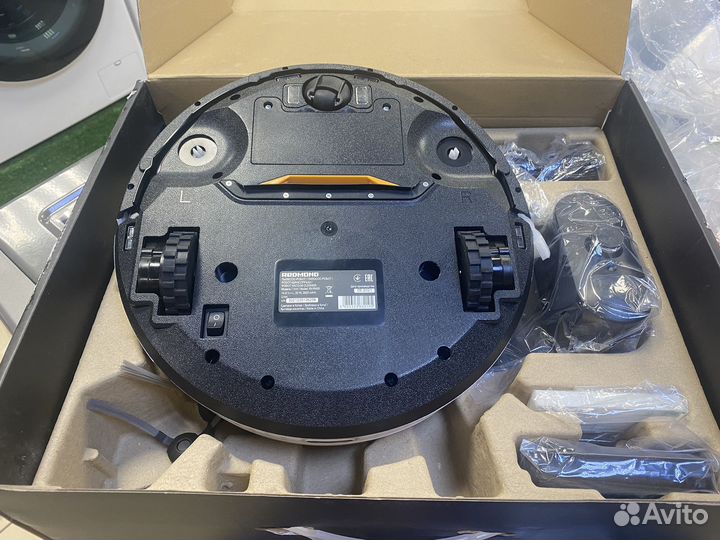 Робот-пылесос Redmond RV-R450