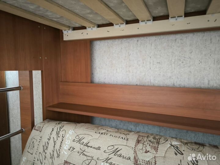 Двухъярусная кровать с диваном