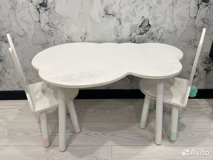 Детский стол и 2 стула