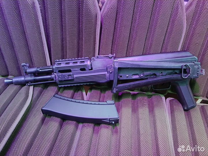 Страйкбольный пистолет (автомат)