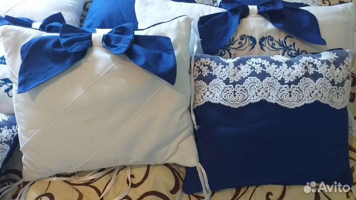 Комплект в кроватку.состояние нового