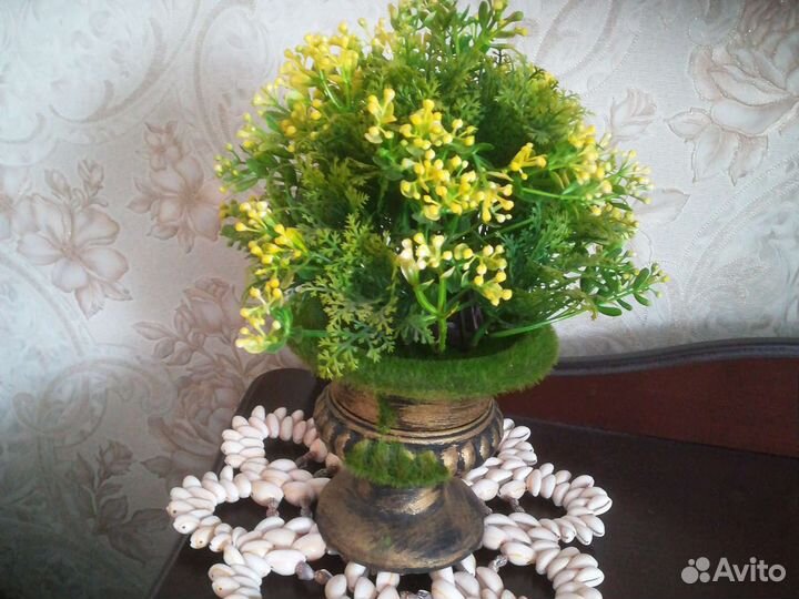 Искусственное растение в кашпо