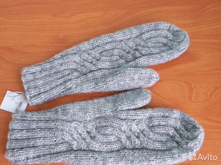 Серые шерстяные варежки со жгутами новые
