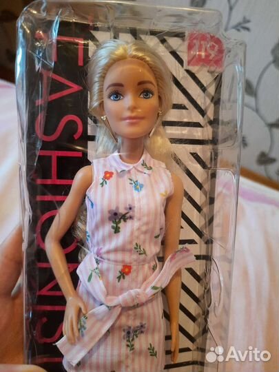 Куклы новые Барби, костюм фигуристки