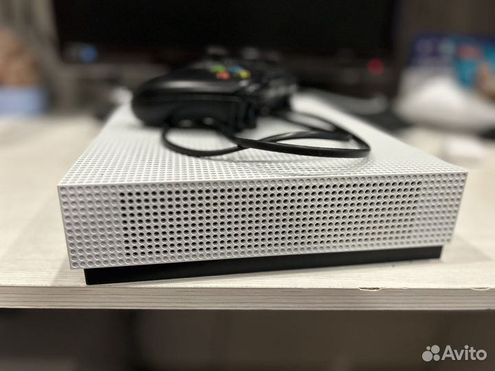 Xbox One s 1tb с играми