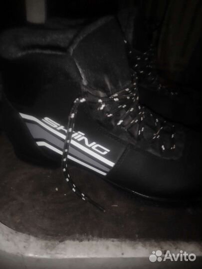 Продам лыжные ботинки
