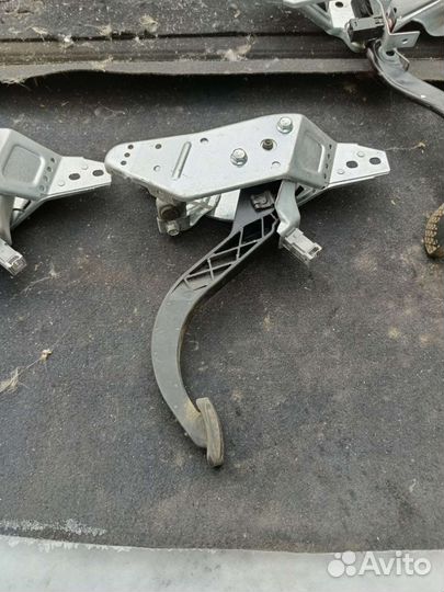 Педаль сцепления, тормоза опель астра h