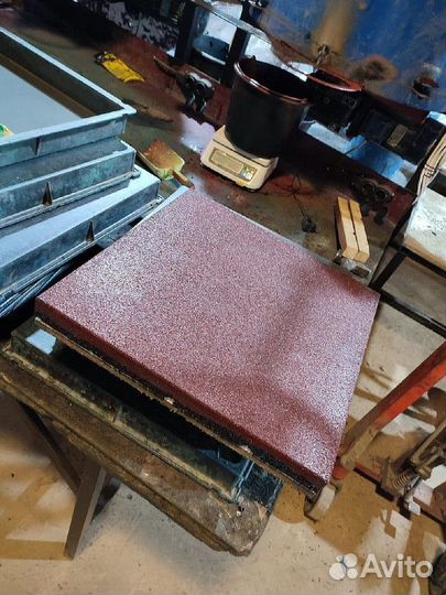 Резиновая плитка для детских площадок