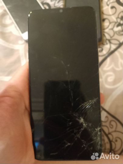 Телефон Realmi на детали