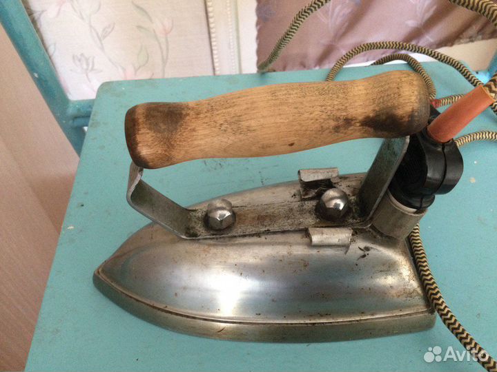 Утюг старинный