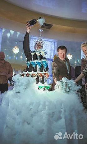 Горка с шампанским