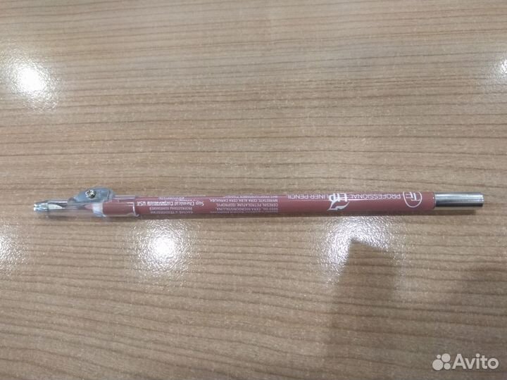 Карандаш для губ, помада, точилка