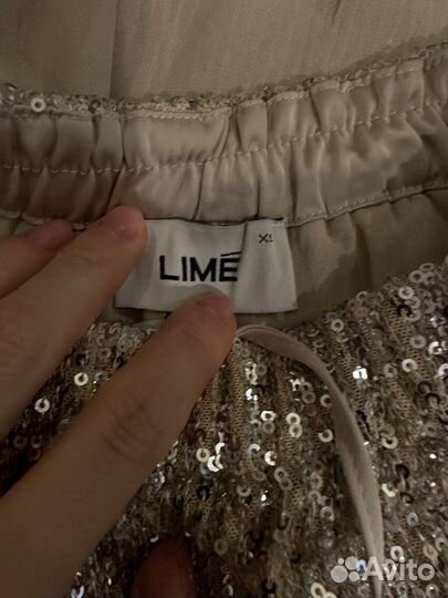 Костюм с пайетками lime