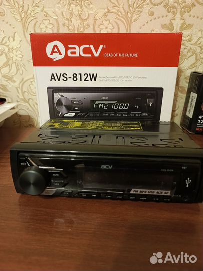 Автомагнитола и акустический динамик