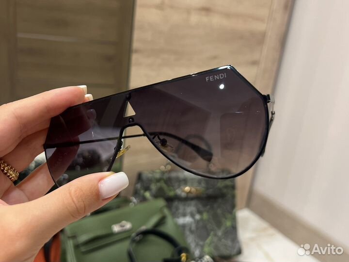 Солнцезащитные очки женские fendi
