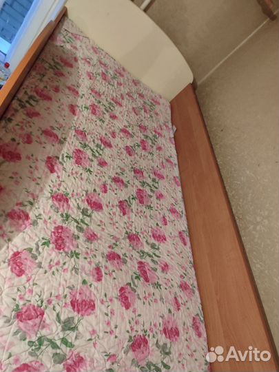 Детская кровать чердак со столом и шкафом