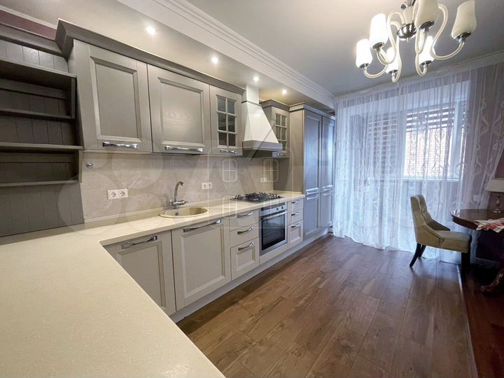 2-к. квартира, 80,7 м², 9/9 эт.