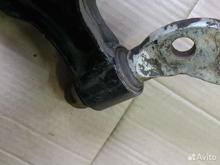 Рычаг передний нижний правый Nissan Primera P11