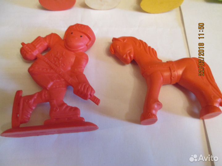 Игрушки- колкий пластик из СССР