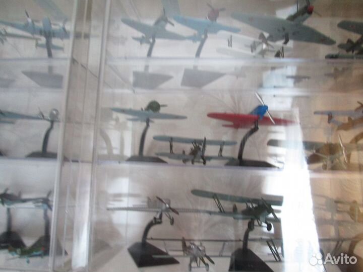 Легендарные самолеты Деагостини с витринами