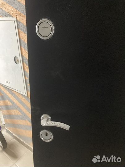 Дверь входная металлическая