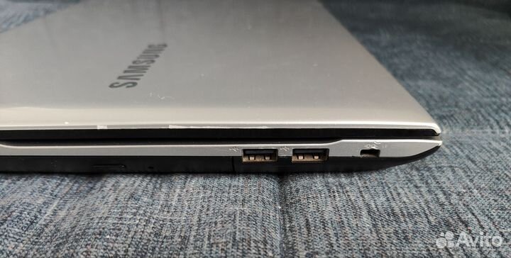 Ноутбук Samsung NP300E5E