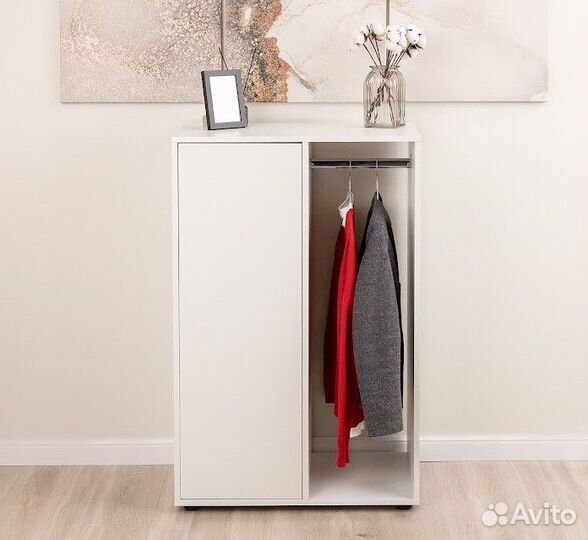Напольный шкаф для одежды с вешалкой