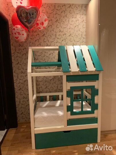Детская кровать домик