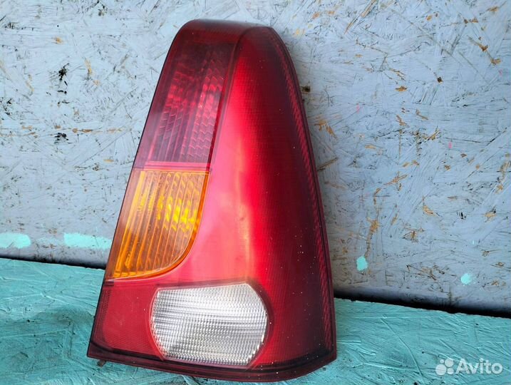 Задний правый фонарь Renault Logan 1