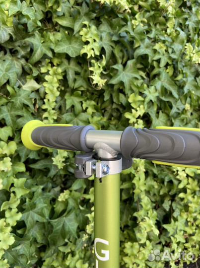 Самокат Globber Elite Deluxe Flash Lights Зеленый