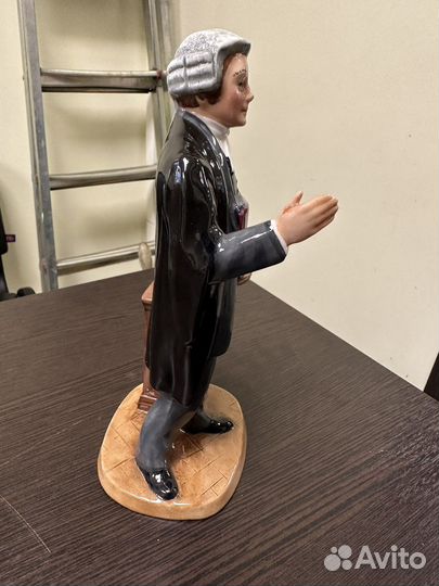 Статуэтка «Адвокат» фарфор Англия 20 век 21,5 см