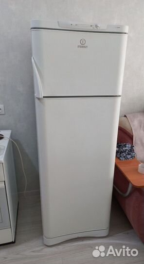 Холодильник indesit