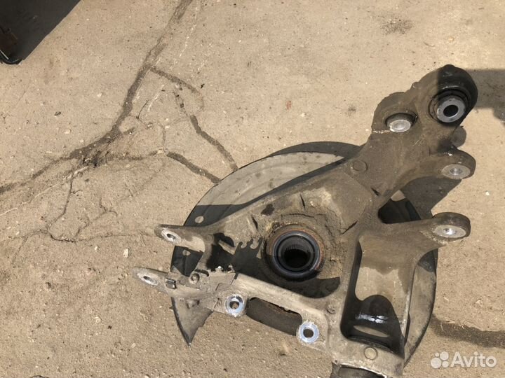 Кулак задний левый рендж ровер вог спорт 2013-2018