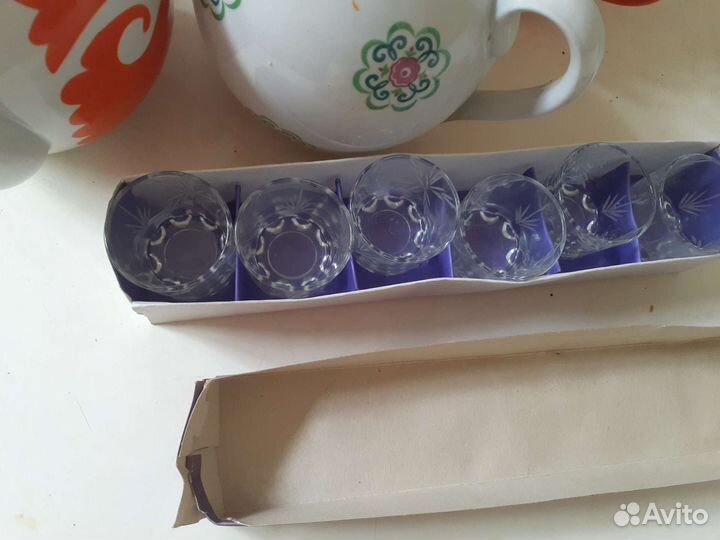 2 чайника и другая посуда