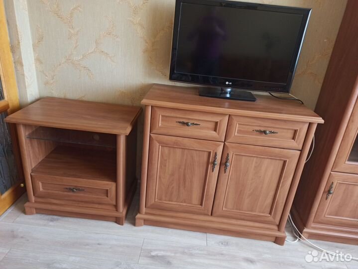 Набор мебели Kent (витрина+шкаф)